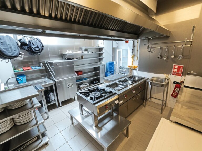 Restaurante Listo Para Reactivar Junto Al Hospital Peset: Ubicación, Licencia Y Equipamiento Sin Empezar Desde Cero