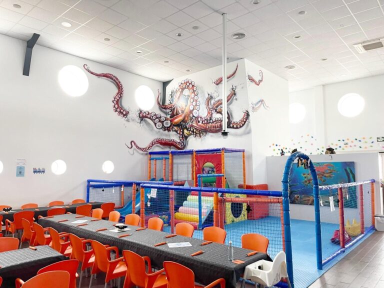 Traspaso: Parque De Bolas + Restaurante + Salones Para Eventos