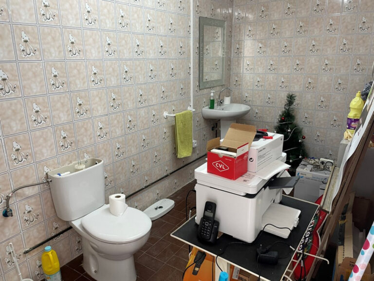 Local Comercial En Buñol, Calle Principal, De 125 M2, 63 M2 De Local Cerrado Más 62 M2