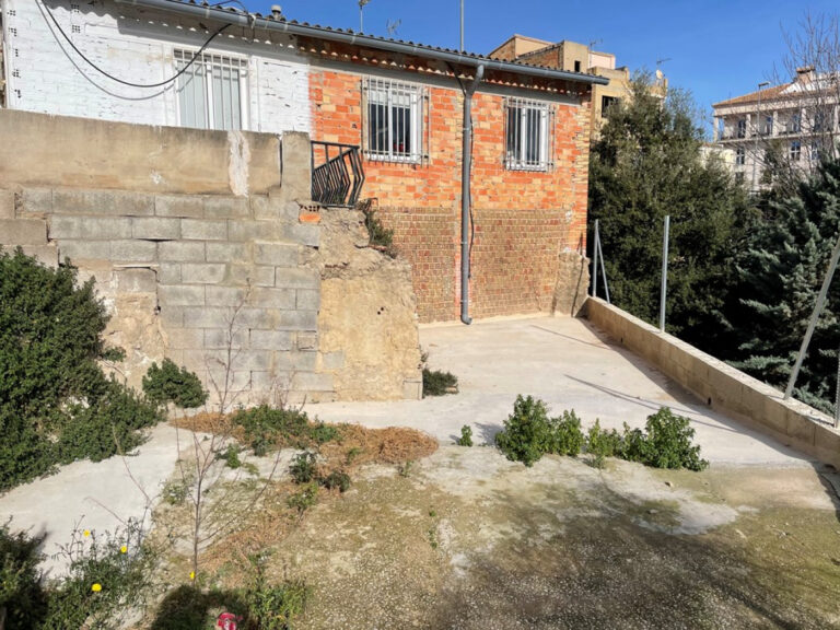 Local Comercial En Buñol, Calle Principal, De 125 M2, 63 M2 De Local Cerrado Más 62 M2