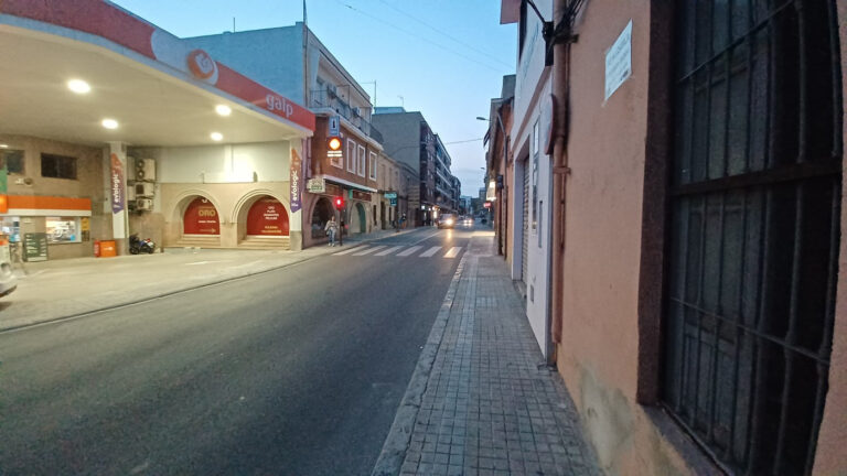 Amplio Local En Zona Transitada