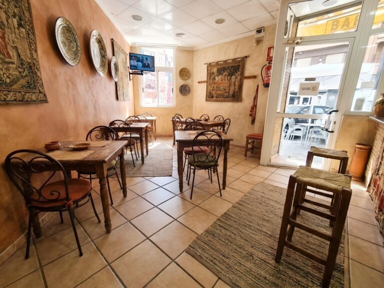 Bar CafeterÍa En Traspaso En Zona Patraix, Ideal Para Autoempleo