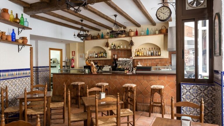 Bar CafeterÍa En Traspaso En Zona Patraix, Ideal Para Autoempleo