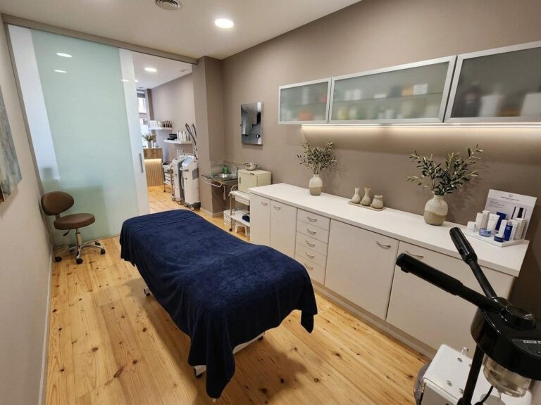 Centro De EstÉtica Consolidado En Traspaso En Arrancapins – 20 AÑos De Clientela – 150 M²