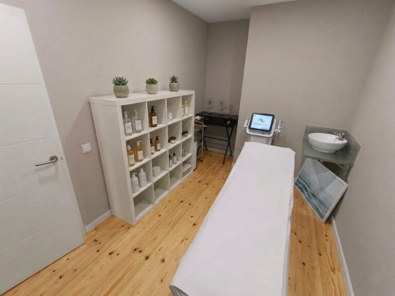 Centro De EstÉtica Consolidado En Traspaso En Arrancapins – 20 AÑos De Clientela – 150 M²