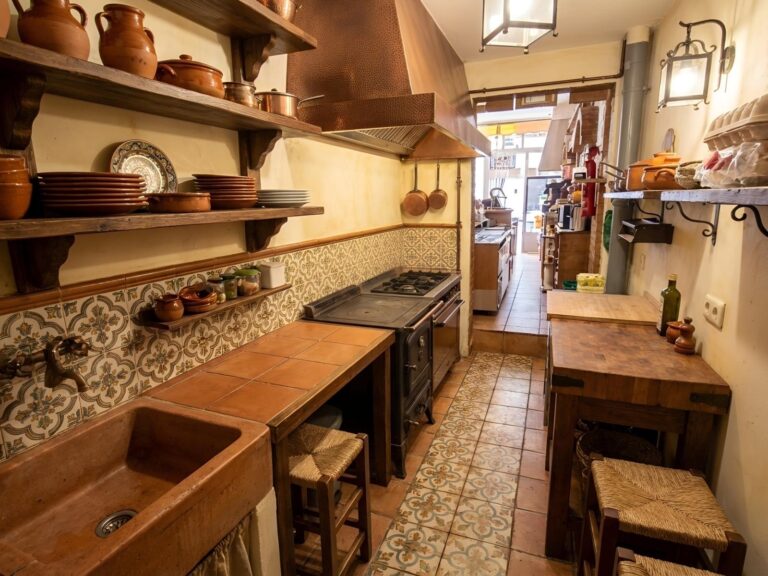 Bar CafeterÍa En Traspaso En Zona Patraix, Ideal Para Autoempleo