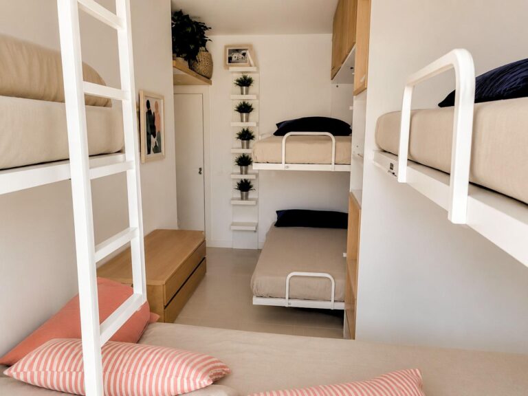 215 M² Junto Al Mediterráneo: Terrazas, Garaje, Trastero Y Una Playa De Calma Casi Secreta
