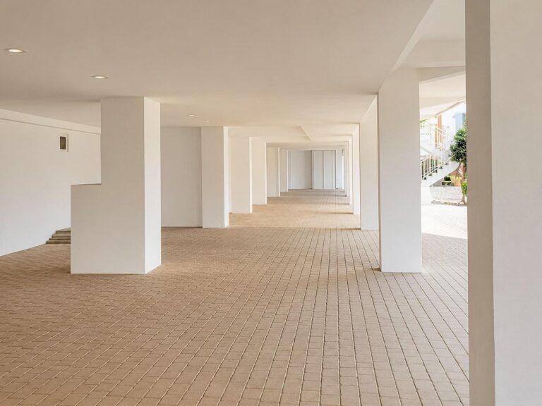215 M² Junto Al Mediterráneo: Terrazas, Garaje, Trastero Y Una Playa De Calma Casi Secreta