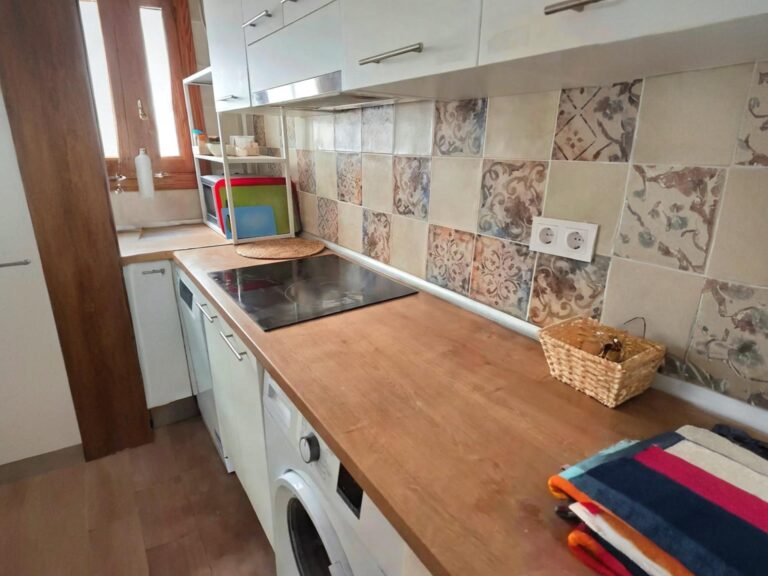 Piso Reformado Cerca Del Mar En Un Entorno Tranquilo Y Consolidado