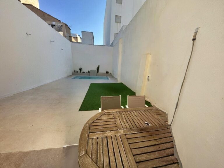 Vivir Independiente En Manises: Jardín, Piscina Y La Tranquilidad Que Hoy Marca La Diferencia