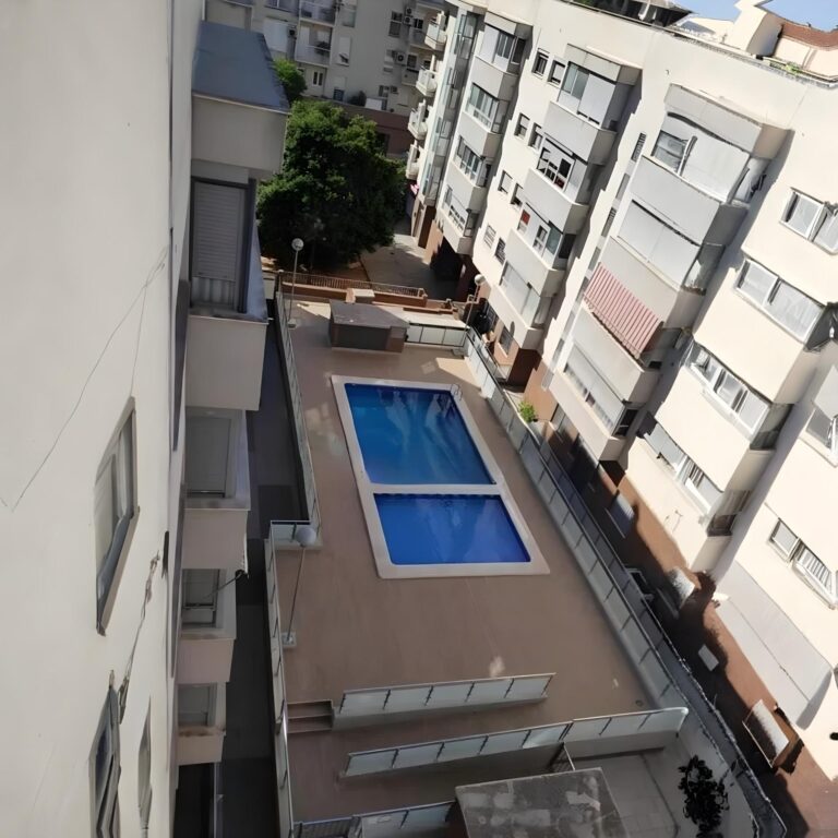 Vivir En Un Ático, Cerca Del Mar Sin Salir De La Ciudad Y Con Piscina