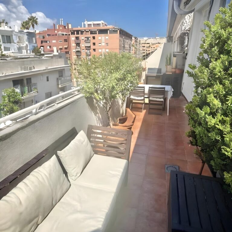 Vivir En Un Ático, Cerca Del Mar Sin Salir De La Ciudad Y Con Piscina