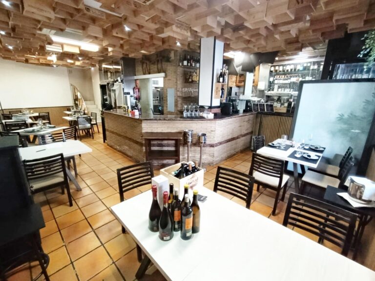 Restaurante Consolidado En Traspaso En Zona Campanar. Más De 40 Años De Trayectoria.