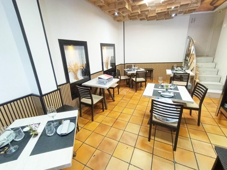 Restaurante Consolidado En Traspaso En Zona Campanar. Más De 40 Años De Trayectoria.
