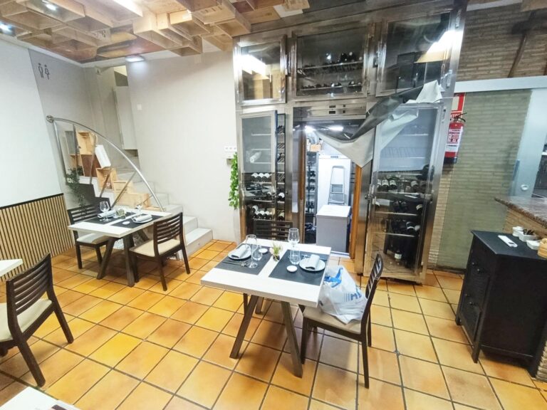 Restaurante Consolidado En Traspaso En Zona Campanar. Más De 40 Años De Trayectoria.