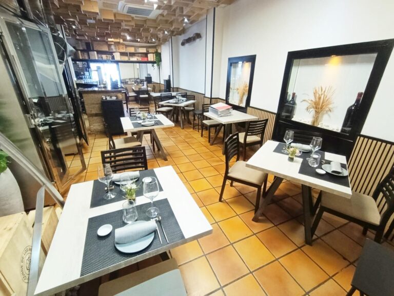 Restaurante Consolidado En Traspaso En Zona Campanar. Más De 40 Años De Trayectoria.