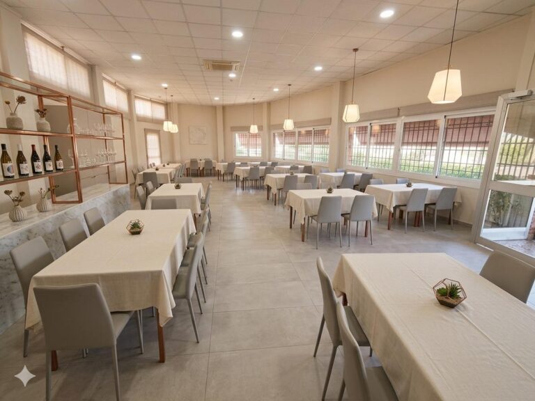 Restaurante Consolidado En Traspaso Con Gran Capacidad Para Eventos En Polígono De Valencia Norte