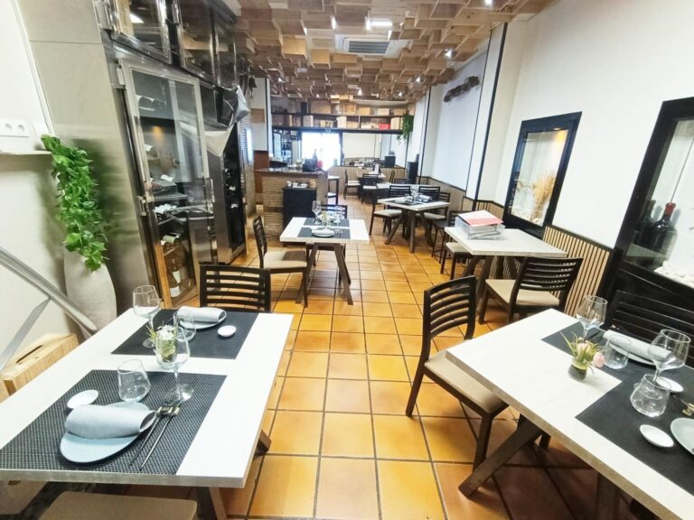Restaurante Consolidado En Traspaso En Zona Campanar. Más De 40 Años De Trayectoria.