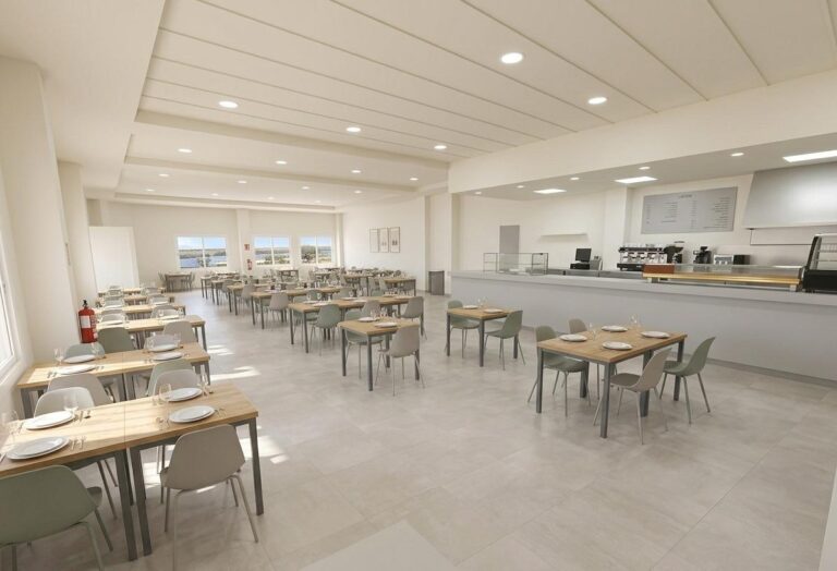 Restaurante Consolidado En Traspaso Con Gran Capacidad Para Eventos En Polígono De Valencia Norte