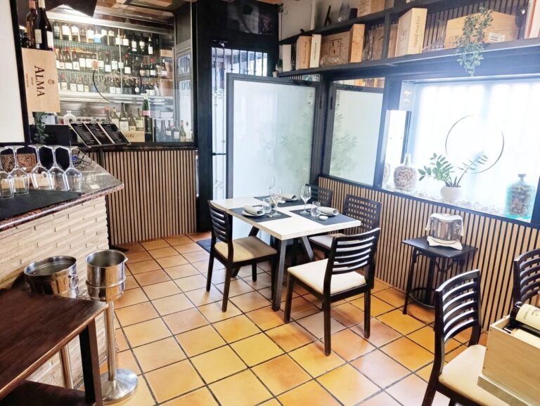 Restaurante Consolidado En Traspaso En Zona Campanar. Más De 40 Años De Trayectoria.