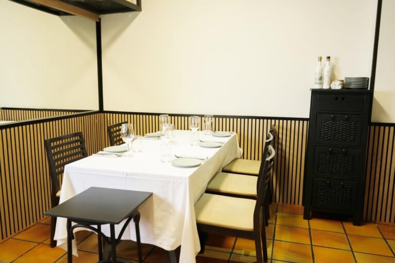 Restaurante Consolidado En Traspaso En Zona Campanar. Más De 40 Años De Trayectoria.