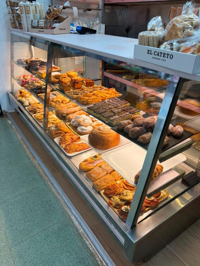 Puesto De Panadería En Traspaso En Mercado Municipal. Negocio En Funcionamiento Con Facturación Demostrable.