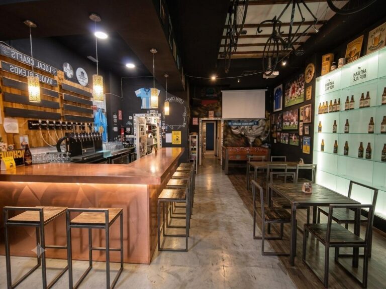 Lounge Bar Con Cocina En Traspaso En Benimaclet. Gran Potencial Y Alquiler Muy Competitivo.