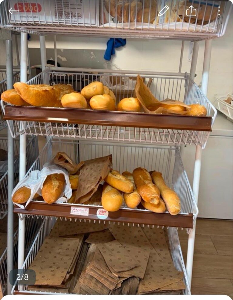 Puesto De Panadería En Traspaso En Mercado Municipal. Negocio En Funcionamiento Con Facturación Demostrable.