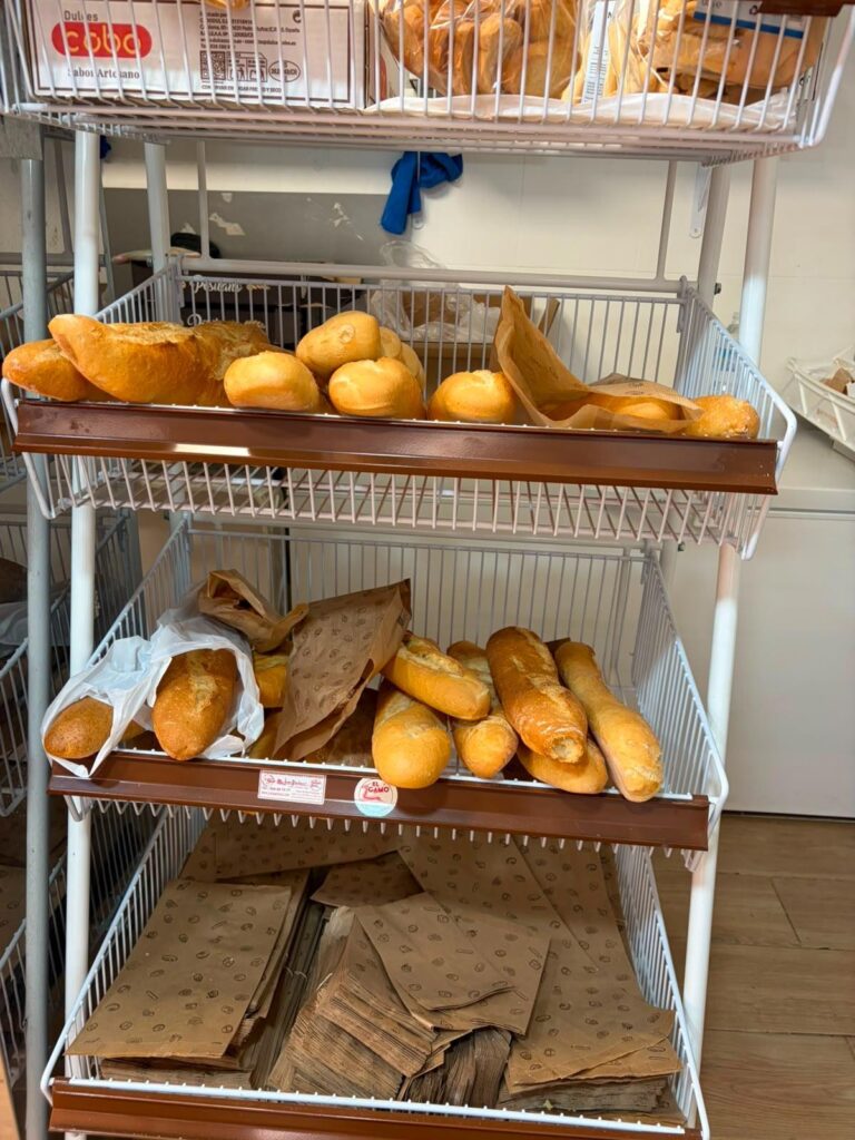 Puesto De Panadería En Traspaso En Mercado Municipal. Negocio En Funcionamiento Con Facturación Demostrable.