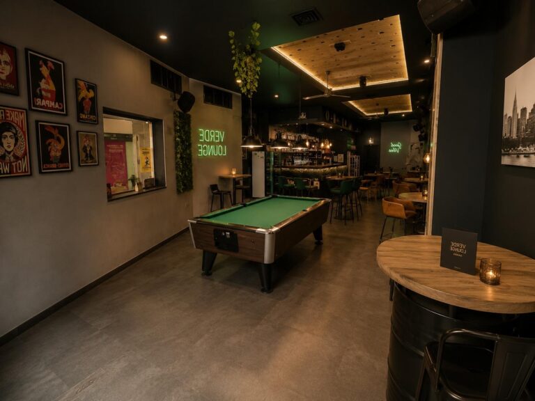 Lounge Bar Con Cocina En Traspaso En Benimaclet. Gran Potencial Y Alquiler Muy Competitivo.