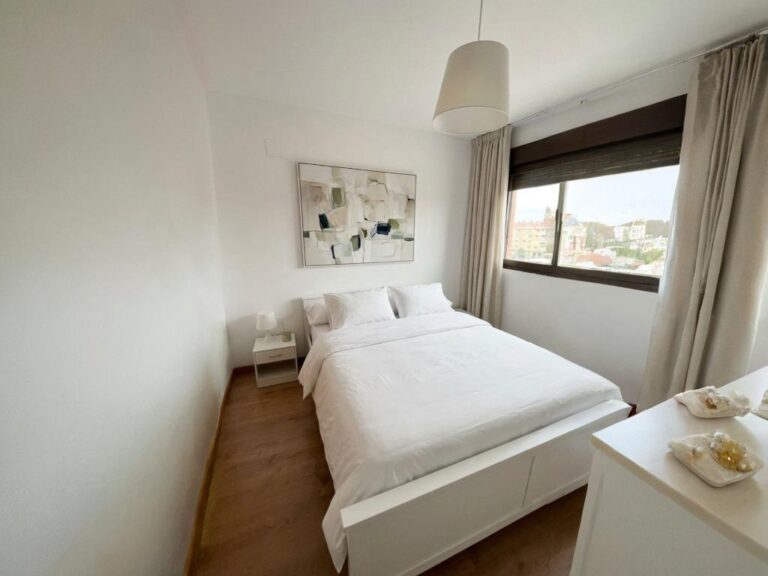 Una Vivienda Lista Para Vivir, Con Terraza, Balcón Y Garaje