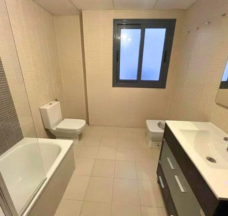 Una Vivienda Lista Para Vivir, Con Terraza, Balcón Y Garaje