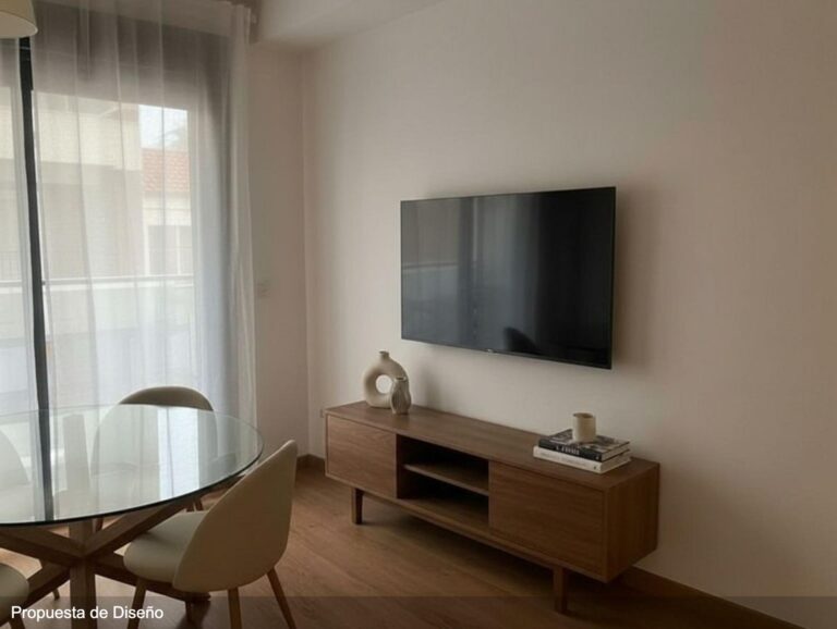 Una Vivienda Lista Para Vivir, Con Terraza, Balcón Y Garaje