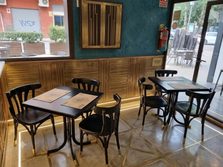 Bar-cafetería En Traspaso En Patraix. En Funcionamiento, Con Cocina, Terraza Y Licencia Definitiva.