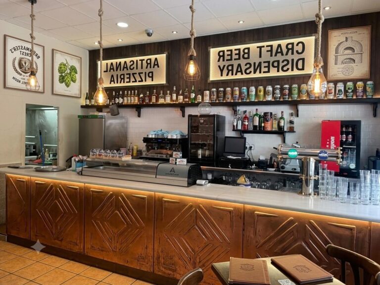 Bar-cafetería En Traspaso En Patraix. En Funcionamiento, Con Cocina, Terraza Y Licencia Definitiva.