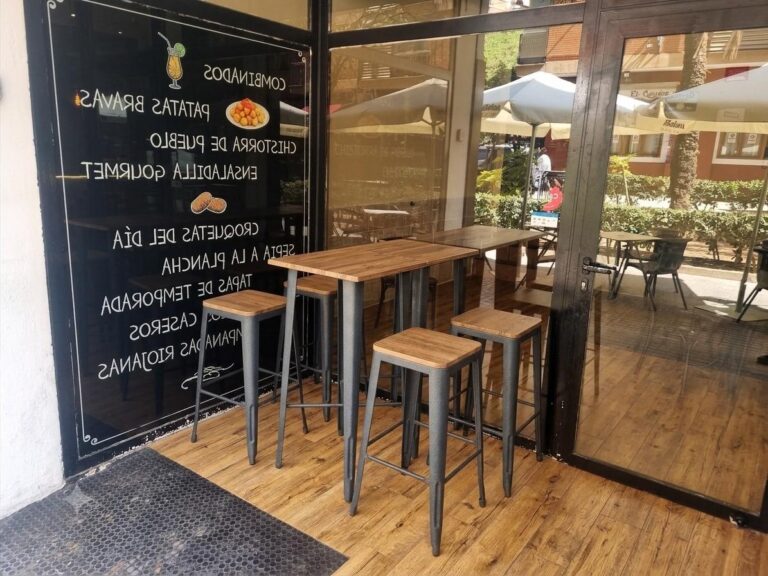 Bar-cafetería En Traspaso En Patraix. En Funcionamiento, Con Cocina, Terraza Y Licencia Definitiva.