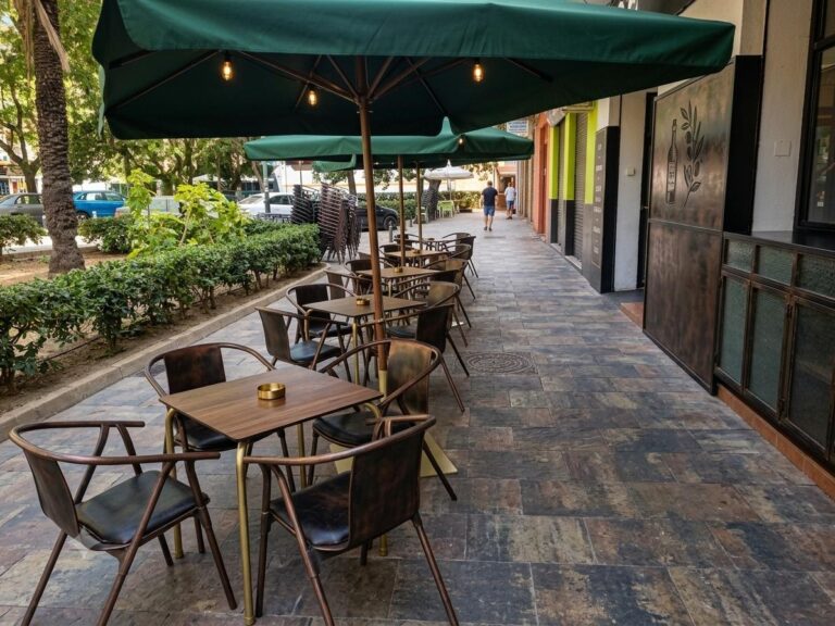 Bar-cafetería En Traspaso En Patraix. En Funcionamiento, Con Cocina, Terraza Y Licencia Definitiva.