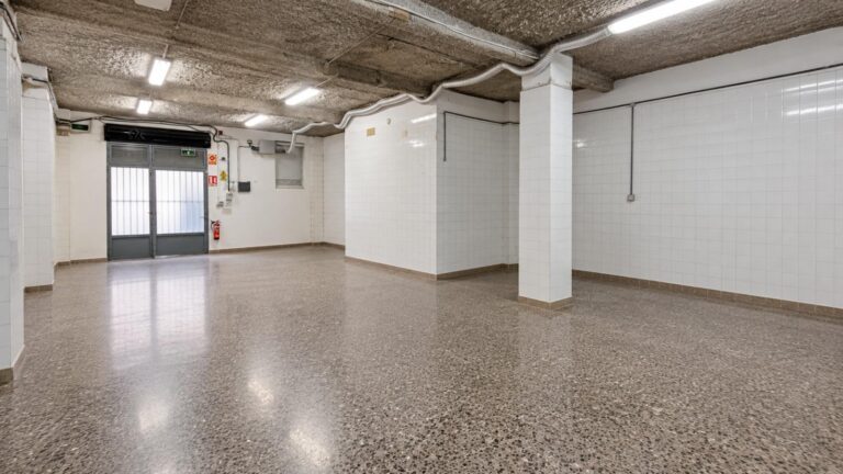 Local Comercial En Alquiler En Russafa | 196 M² | Zona Consolidada