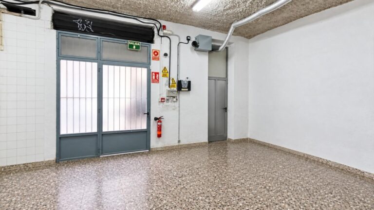 Local Comercial En Alquiler En Russafa | 196 M² | Zona Consolidada