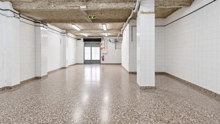 Local Comercial En Alquiler En Russafa | 196 M² | Zona Consolidada