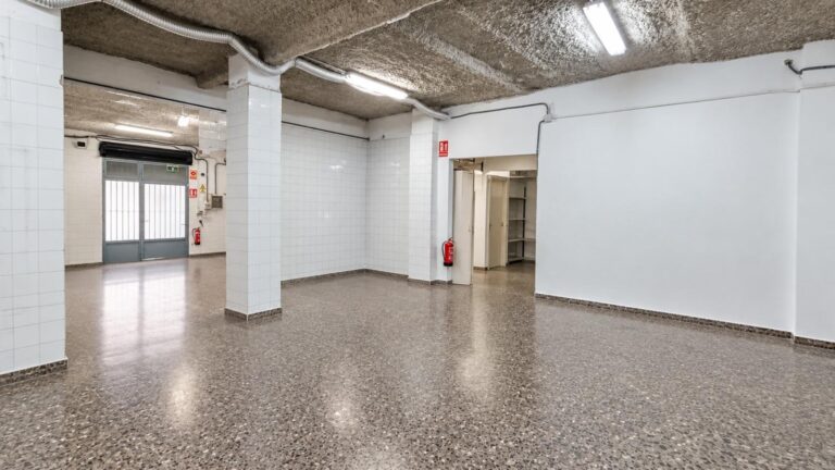 Local Comercial En Alquiler En Russafa | 196 M² | Zona Consolidada